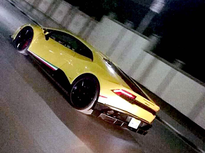 شاهد كيف انشطرت سيارة لامبورغيني لنصفين بعد تصويرها بدقائق